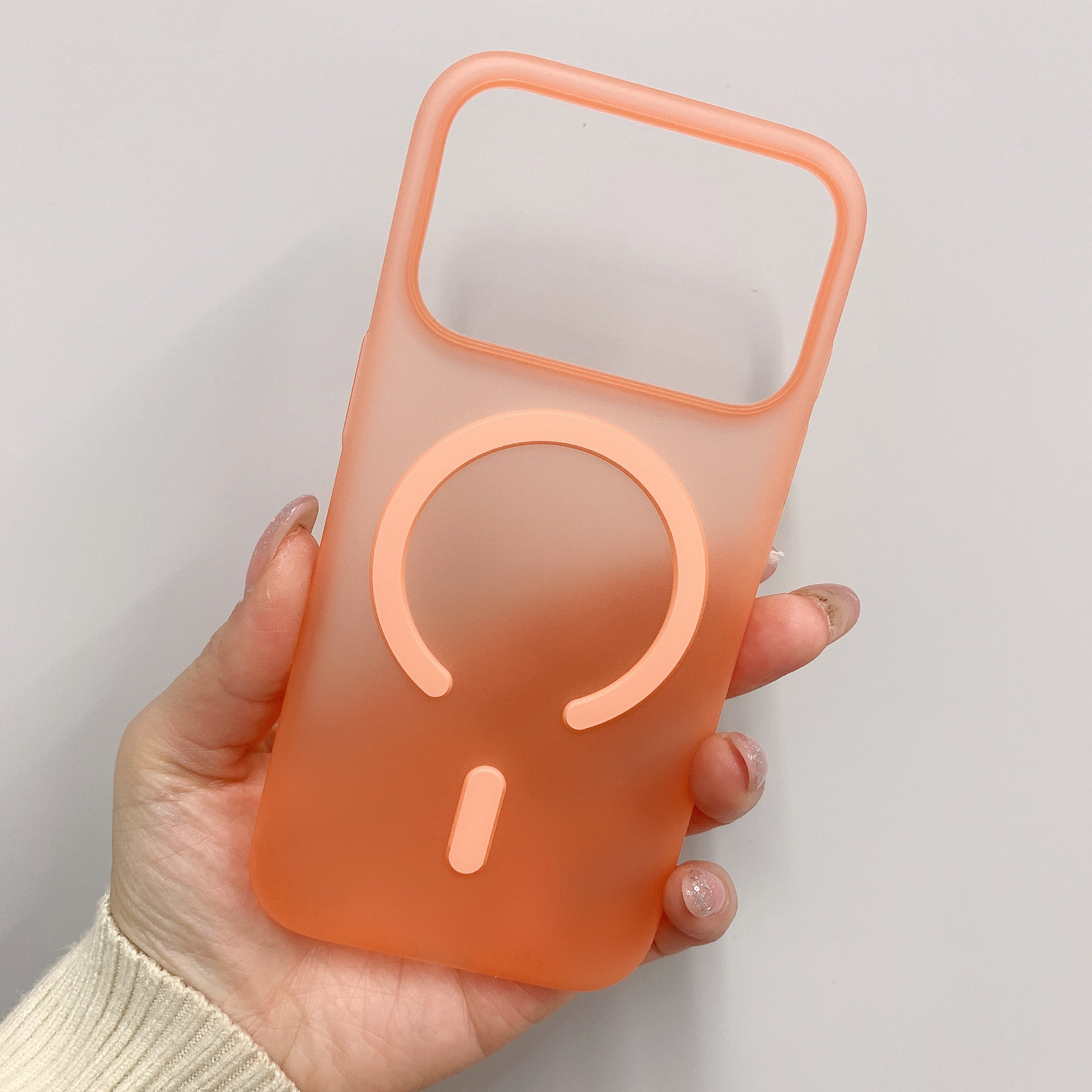 Cover Ultra Sottile da 12g per iPhone – Effetto Fumé, Finitura Opaca Antiscivolo, Compatibile con MagSafe, Anti-Impronta Mod. CS04