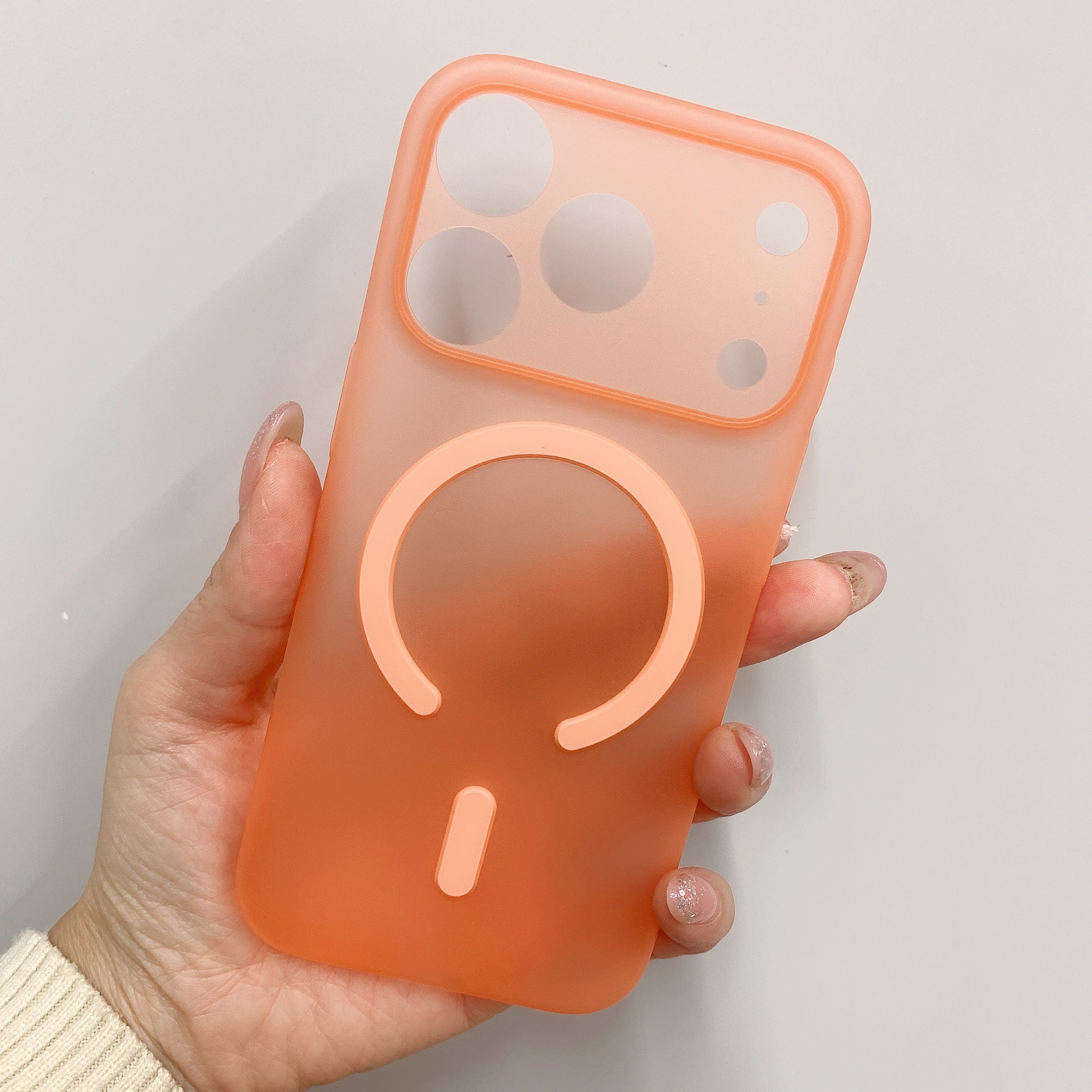 Cover Ultra Sottile da 12g per iPhone – Effetto Fumé, Finitura Opaca Antiscivolo, Compatibile con MagSafe, Anti-Impronta Mod. CS04