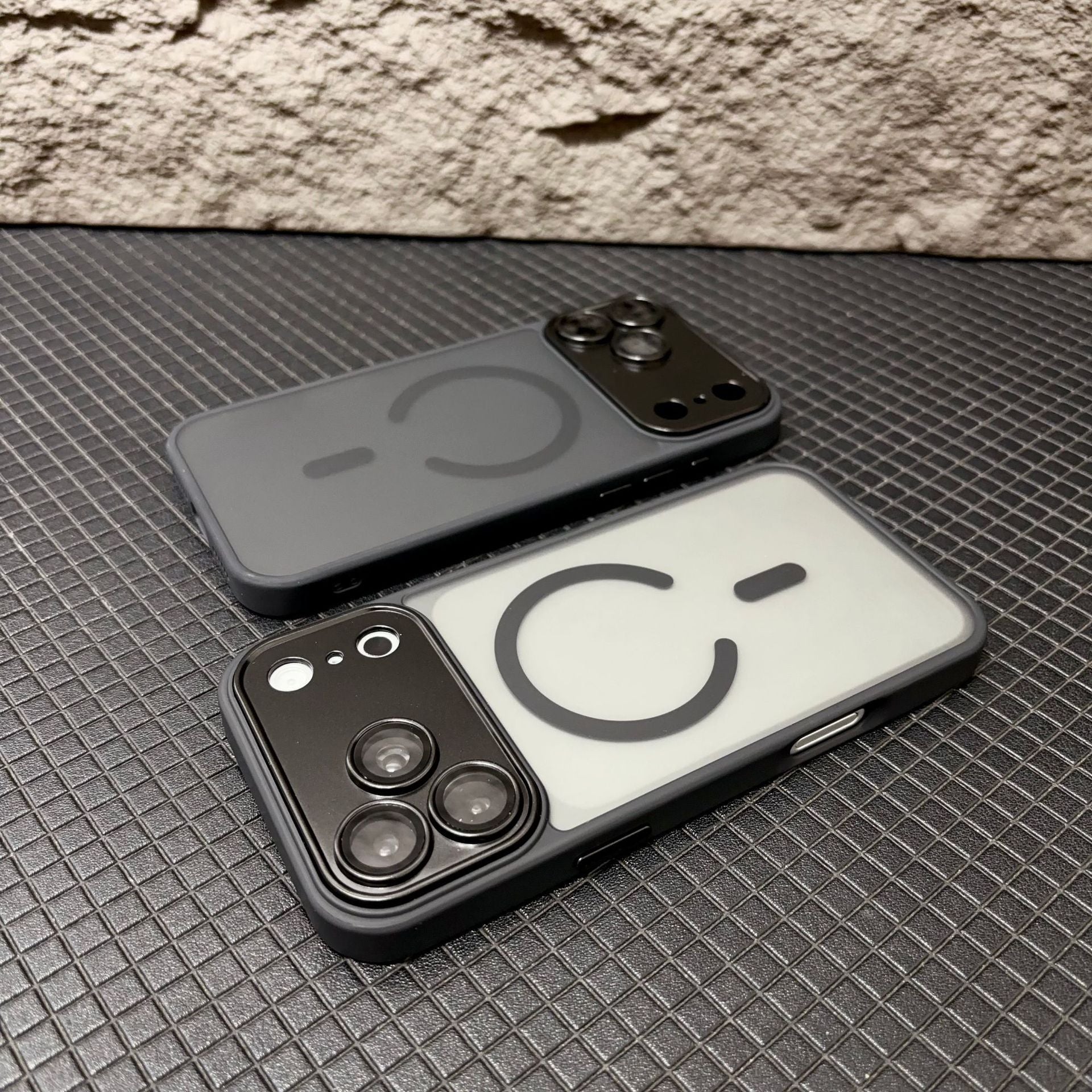 Cover per iPhone con Protezione Fotocamera, Trasparente Effetto Fumé, Compatibile con MagSafe – 6048