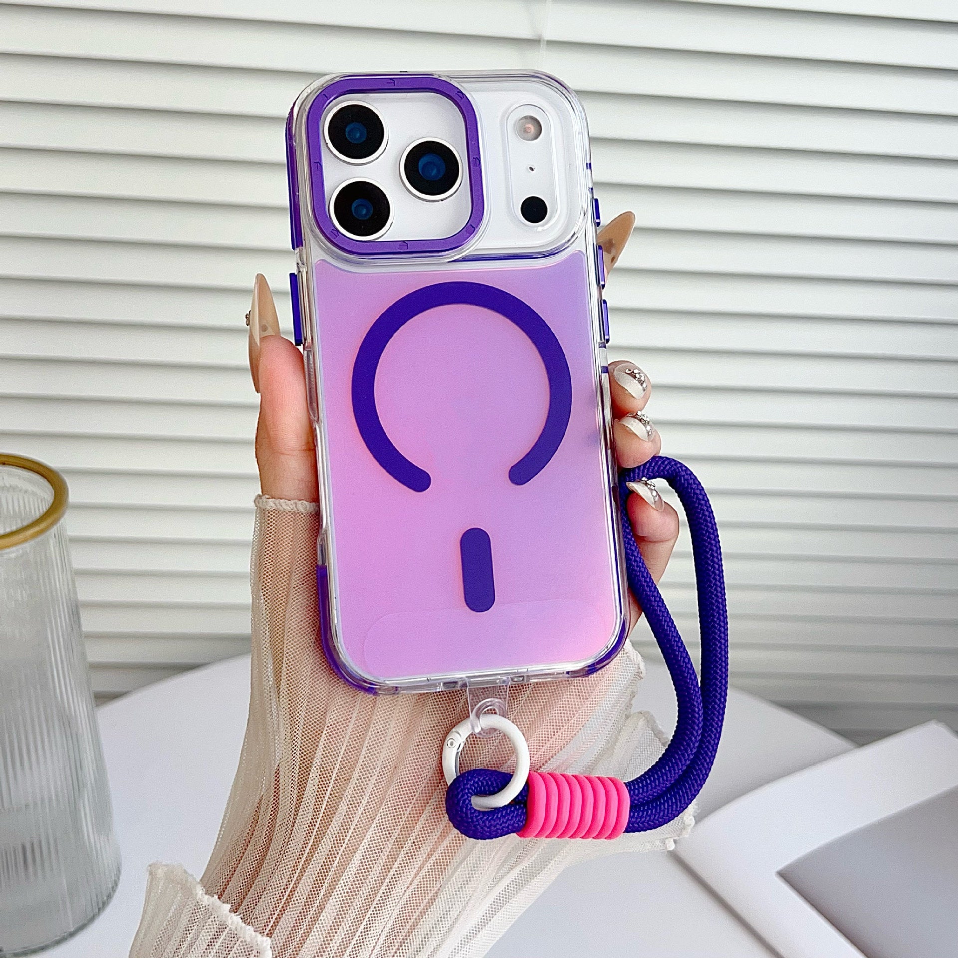 Cover Magnetica Compatibile MagSafe con Laccetto da Polso per iPhone | Custodia Trasparente Antiurto con Bordi Rinforzati - CS13