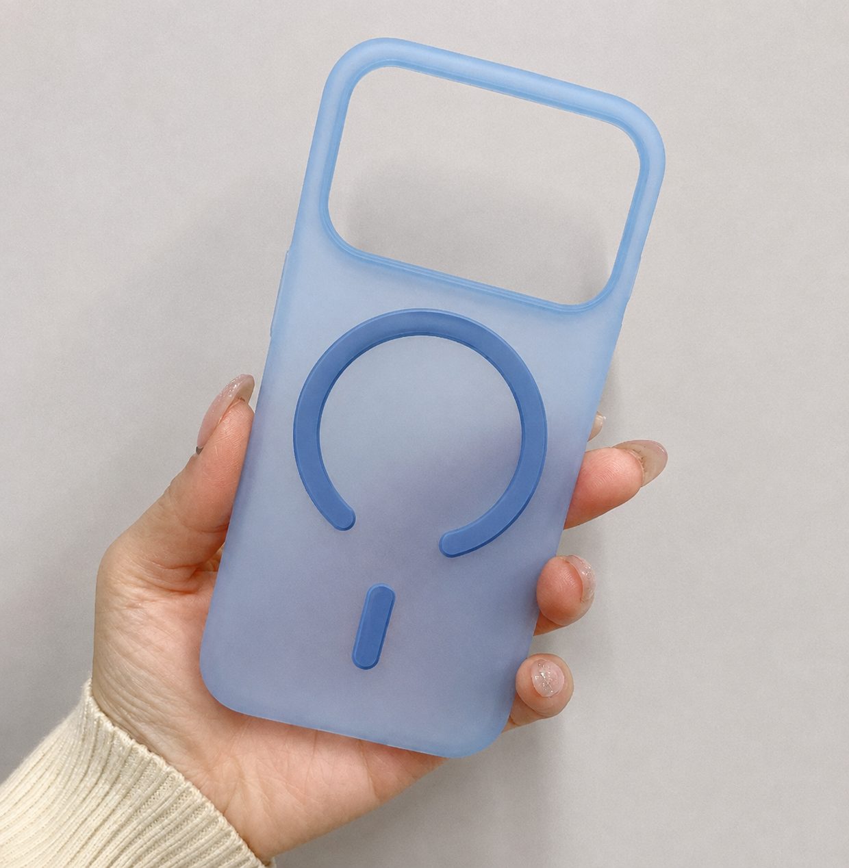 Cover Ultra Sottile da 12g per iPhone – Effetto Fumé, Finitura Opaca Antiscivolo, Compatibile con MagSafe, Anti-Impronta Mod. CS04