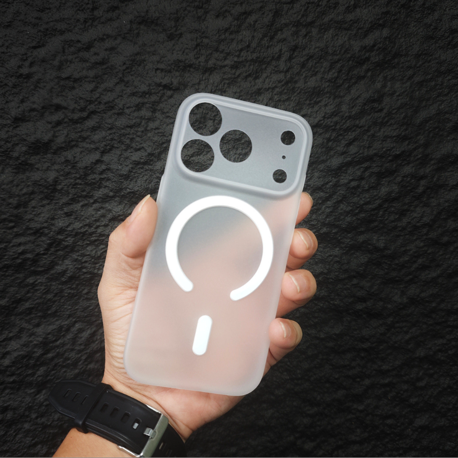 Cover Ultra Sottile da 12g per iPhone – Effetto Fumé, Finitura Opaca Antiscivolo, Compatibile con MagSafe, Anti-Impronta Mod. CS04