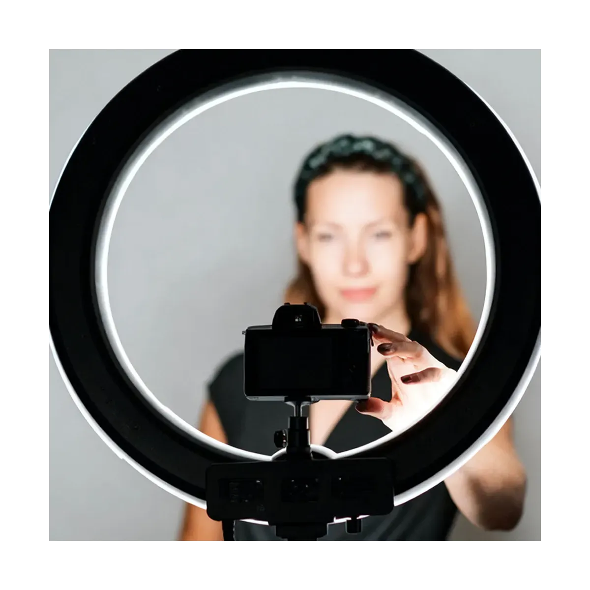 LED Ring Light da 10" con Treppiede Regolabile fino al 210cm e supporto telefono incluso – Ideale per Live Streaming, Video e Make-up - LC-010