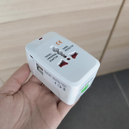 Adattatore Universale da Viaggio — Presa Multipla con Standard UK/USA/EU + 2 USB + 1 USB-C -931E