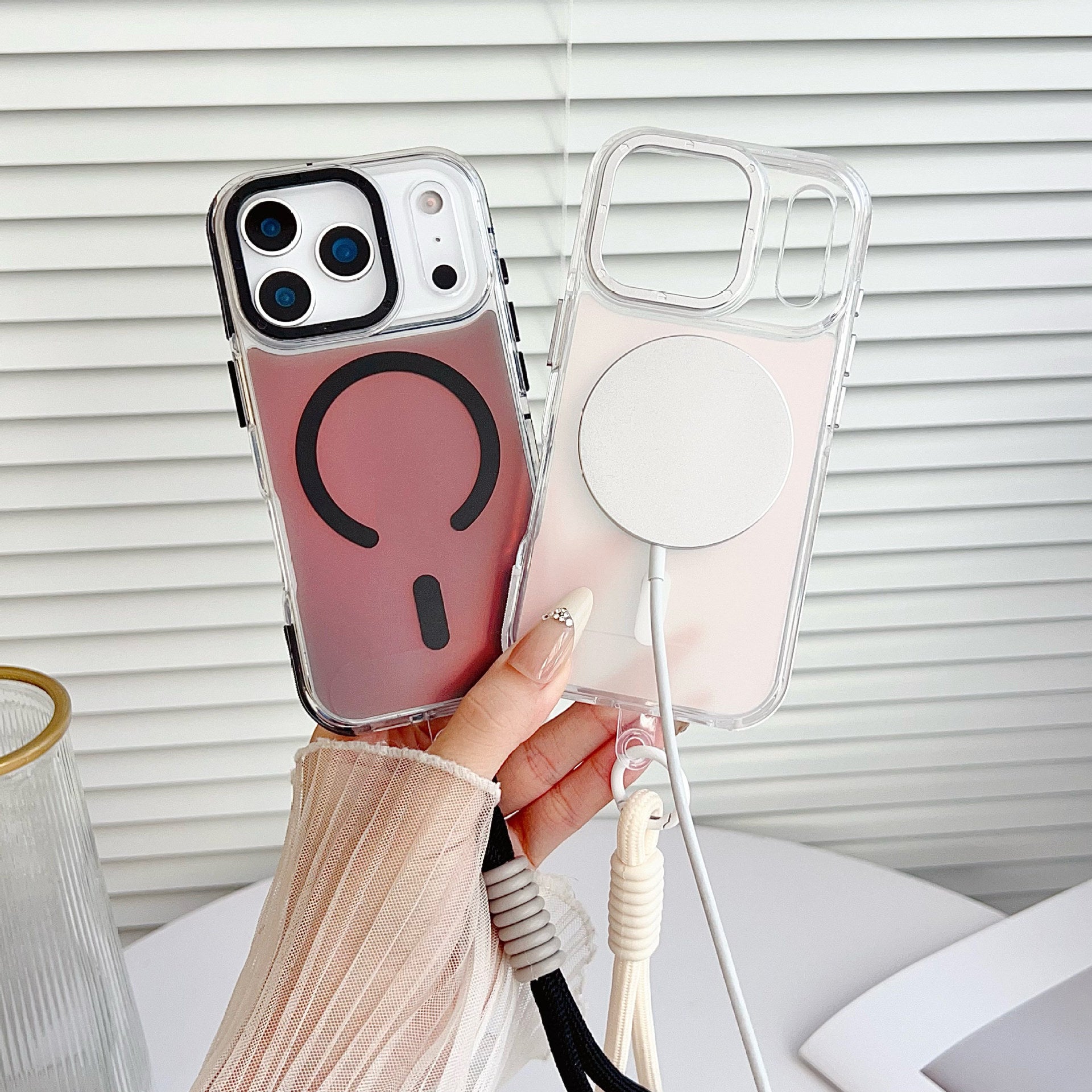 Cover Magnetica Compatibile MagSafe con Laccetto da Polso per iPhone | Custodia Trasparente Antiurto con Bordi Rinforzati - CS13