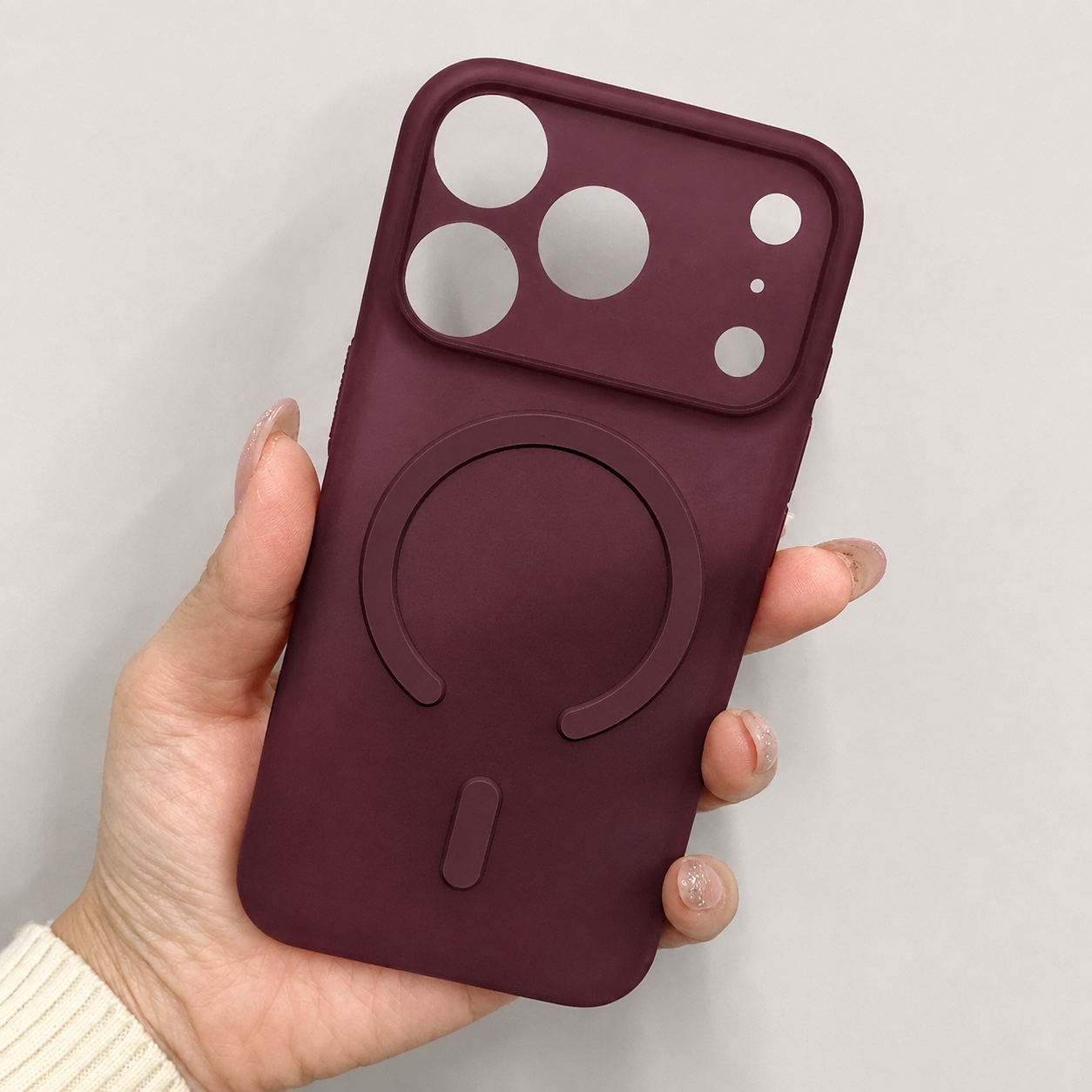 Cover Ultra Sottile da 12g per iPhone – Effetto Fumé, Finitura Opaca Antiscivolo, Compatibile con MagSafe, Anti-Impronta Mod. CS04