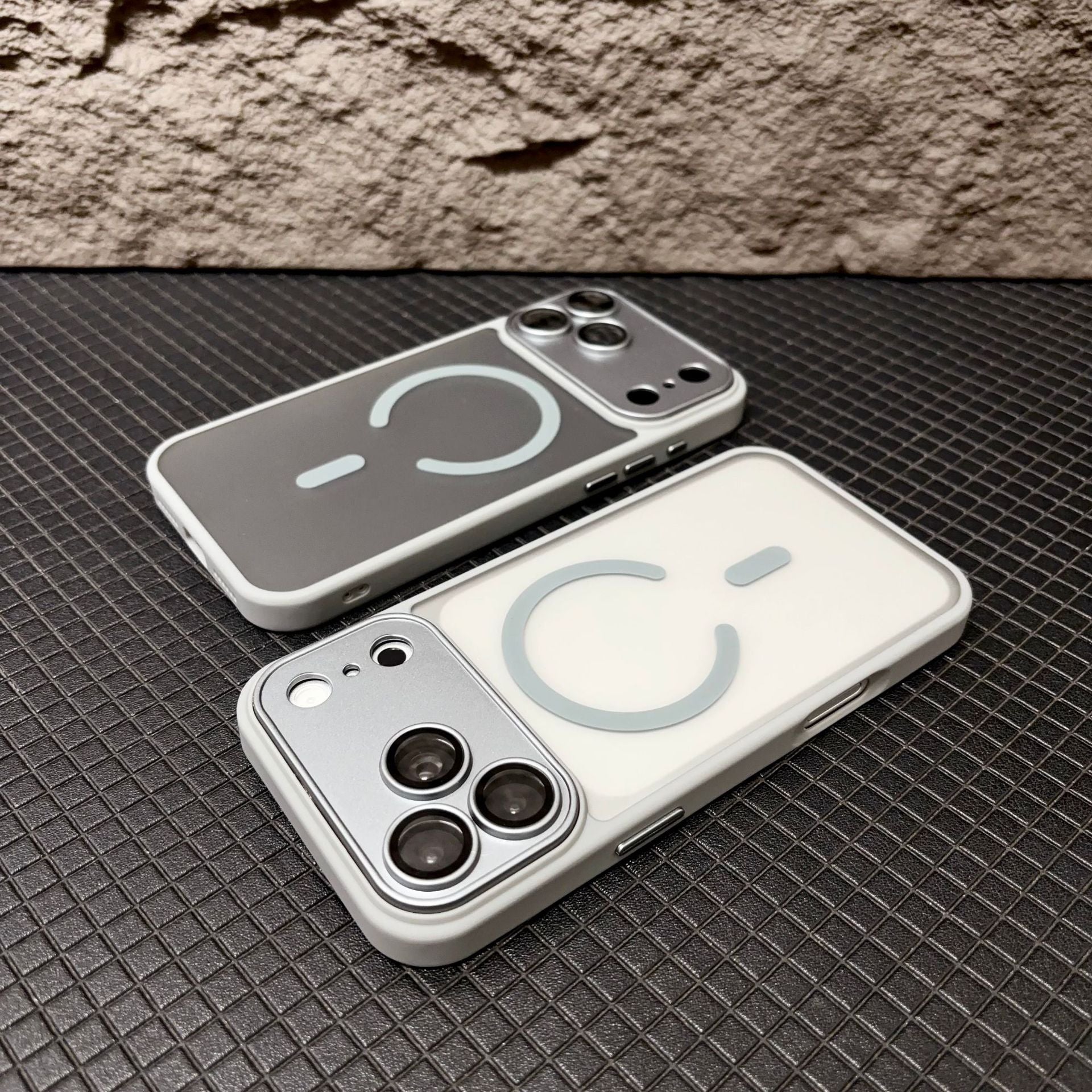 Cover per iPhone con Protezione Fotocamera, Trasparente Effetto Fumé, Compatibile con MagSafe – 6048